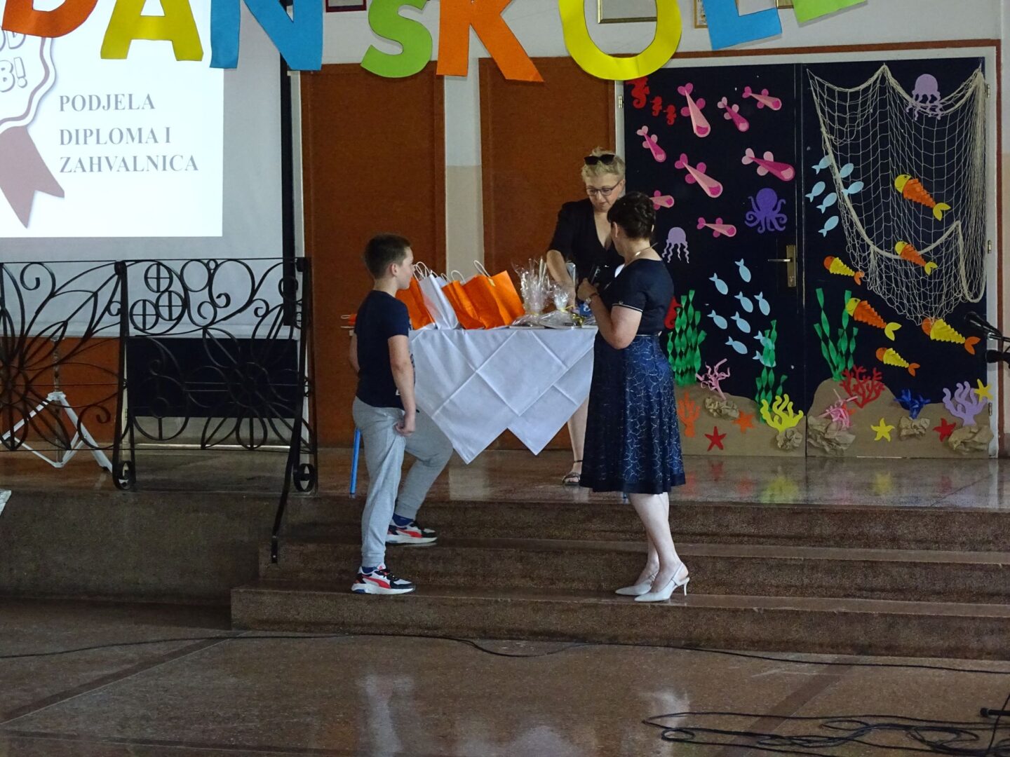 015